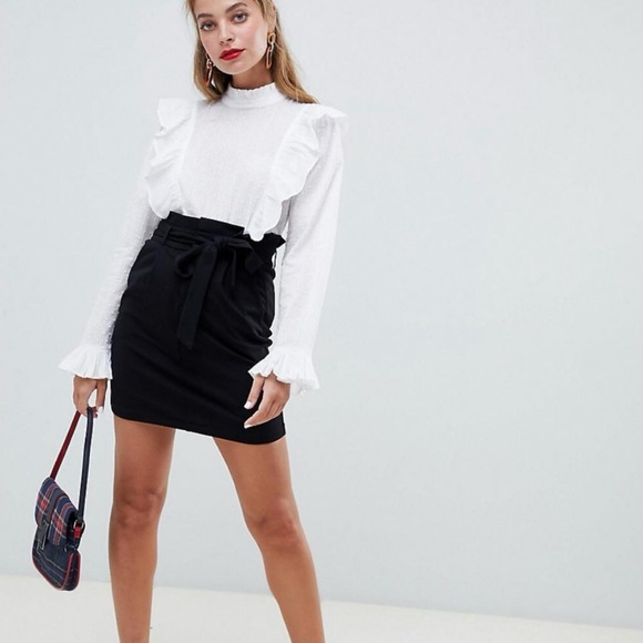 Vero Moda Dresses & Skirts - NWT Vero Moda Paperbag Mini Skirt Small